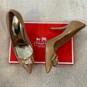 Coach pumps